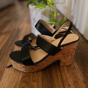 Ankle Strap Chunky Heel in black / cork